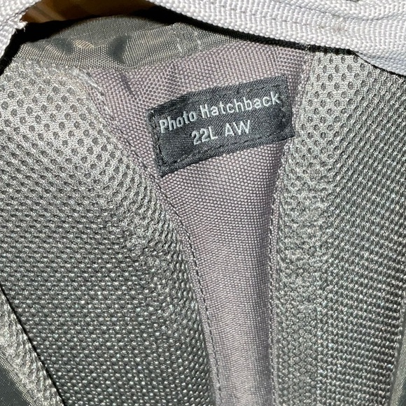 Lowepro Hatchback 22L AW Everyday Adventure/Photo Backpack. Like NEW! Slate Grey - Picture 4 of 14